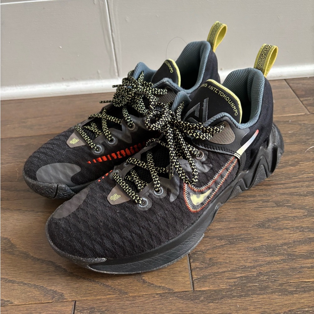 NIKE Giannis Immortality Force Field Basketball Shoes in size 7